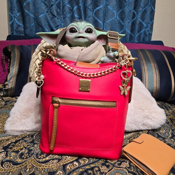 Dooney & Bourke Raleigh Small Roxy Leather shoulder Bag in Geranium & Wallet - Picture 2 of 16